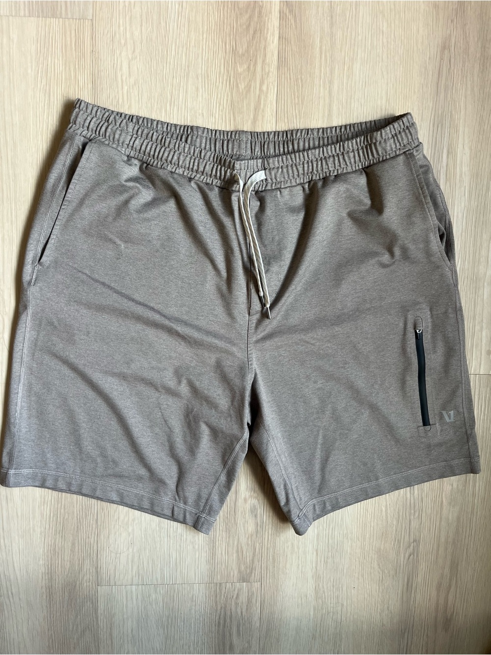Men's Vuori Gray Performance Drawstring Shorts Size XL